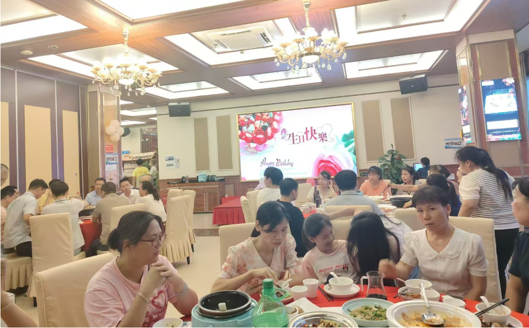 Công ty Sunhe kỷ niệm bữa tiệc sinh nhật nhân viên sau khi cập nhật hệ thống