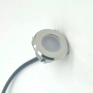 Điều gì đặt ra những chiếc đèn LED không thấm nước này cho mọi tàu?